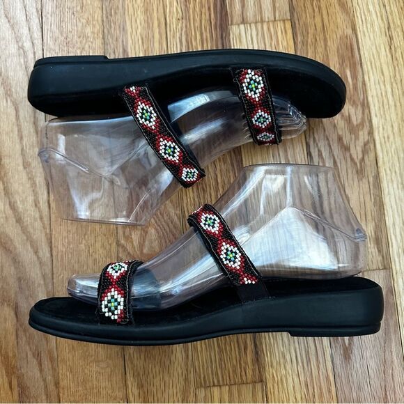 Minnetonka Beaded Leather Sandals Women’s Sz 7 Black/ Red/ White - Picture 2 of 8